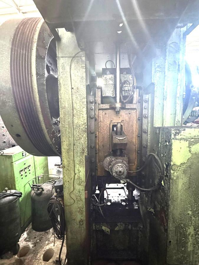 Used 700 tons Press Hot Forging Hosung HFP700