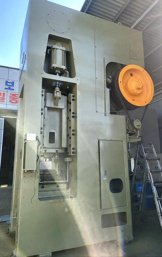 Used 630 tons Press Knuckle Joint Coining Komatsu LIC630