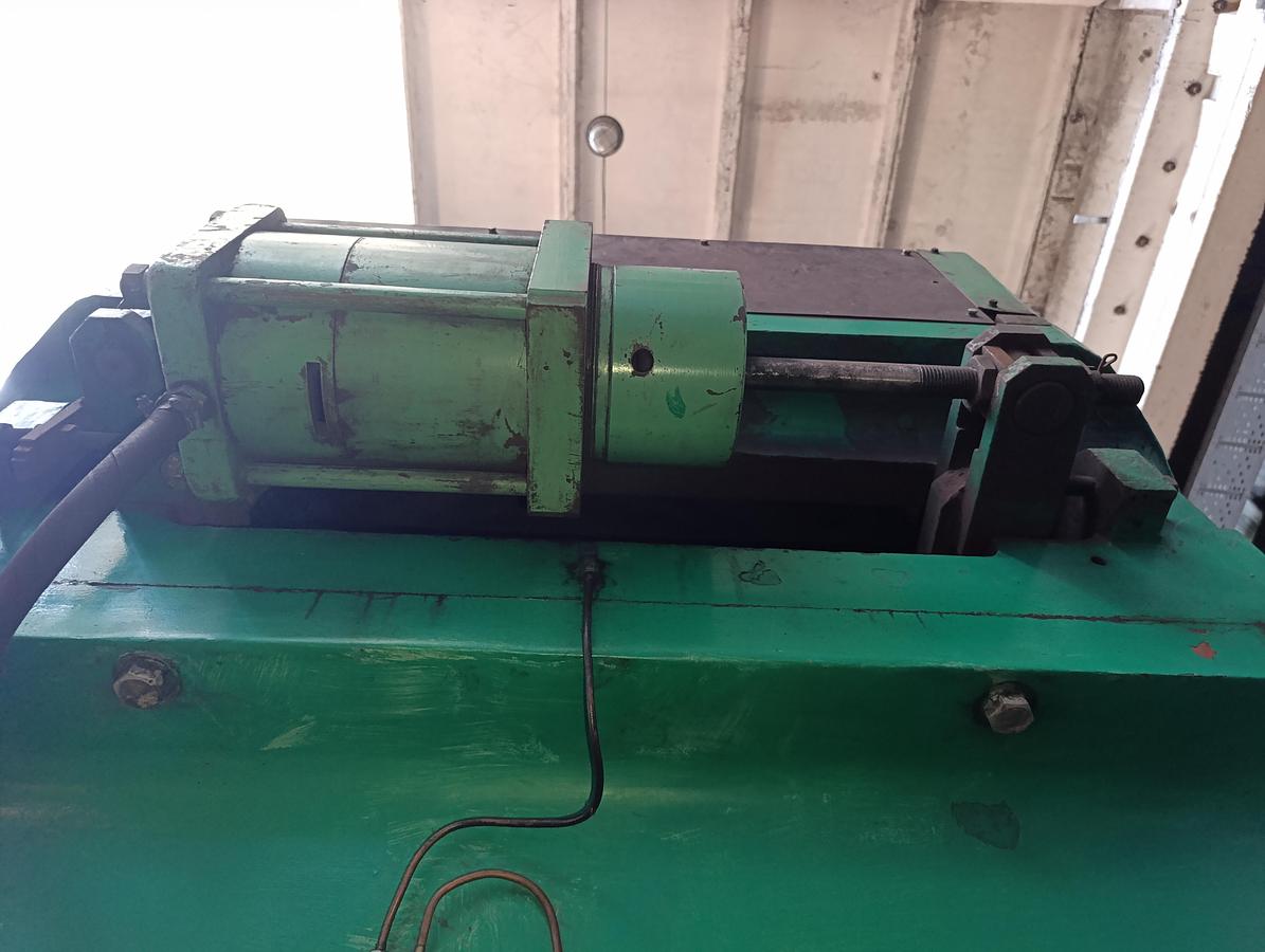 Used 400 tons Press Trimming VEB Heckert PKZ400.1