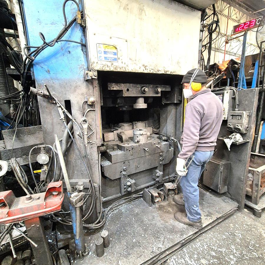 Used 1600 tons Press Hot Forging Smeral LZK1600