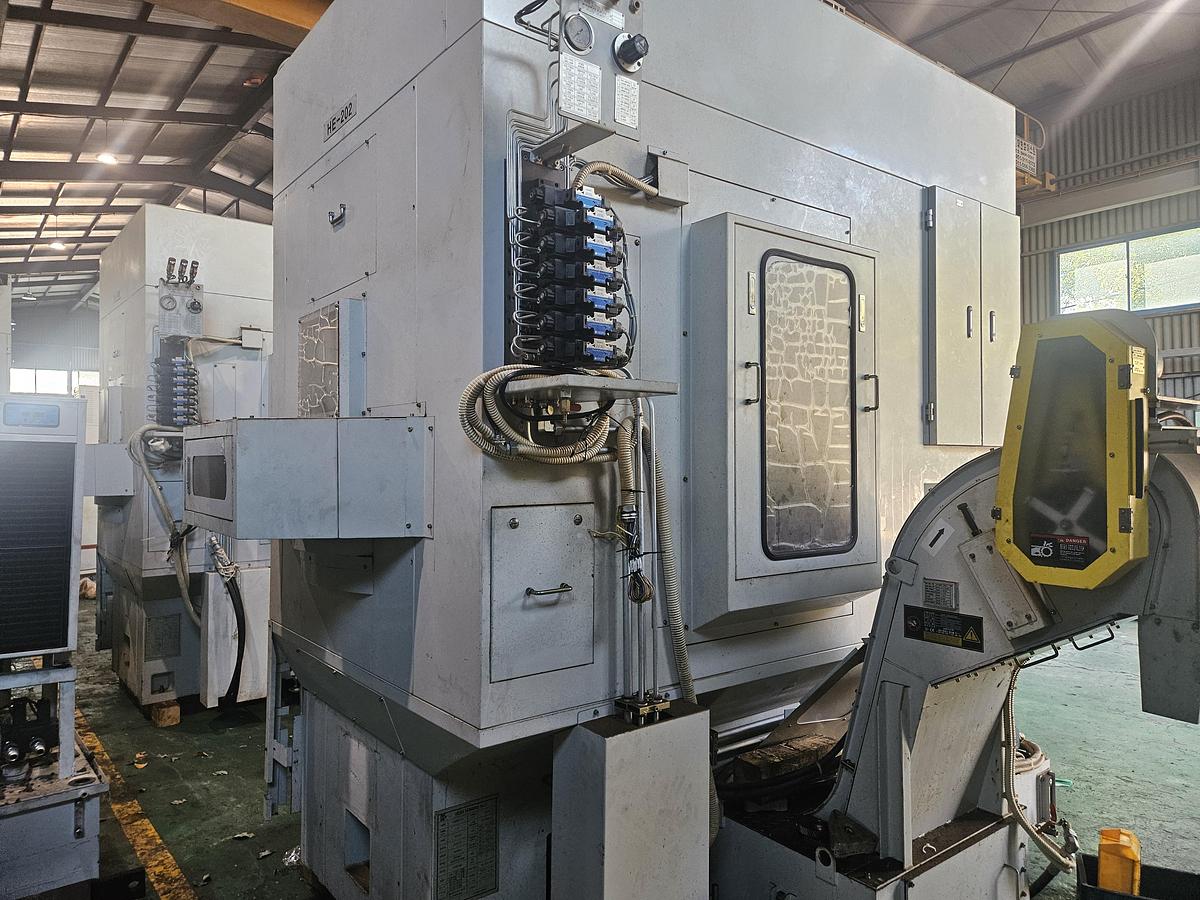 Used Gear Hobbing Machine CNC Hyundai HE-201LM