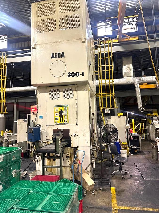 Used 300 tons Press Sheet Stamping Mechanical Aida ULX3000