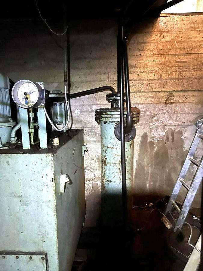 Used 630 tons Press Sheet Stamping Hydraulic Dnepropress 7738