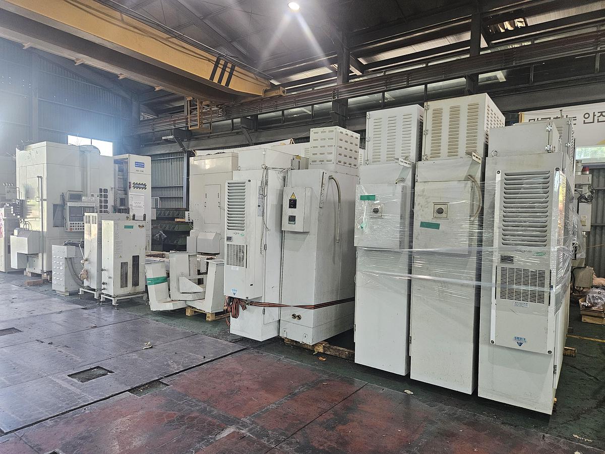 Used Gear Hobbing Machine CNC Hyundai HE-201LM