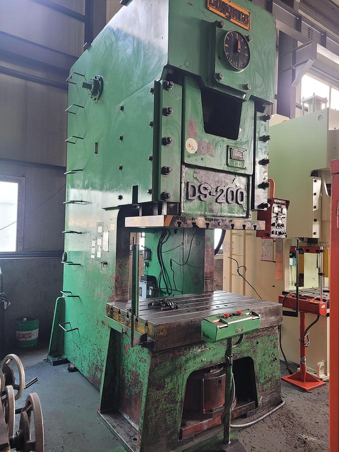 200 tons Press Trimming Dongwoo C-200