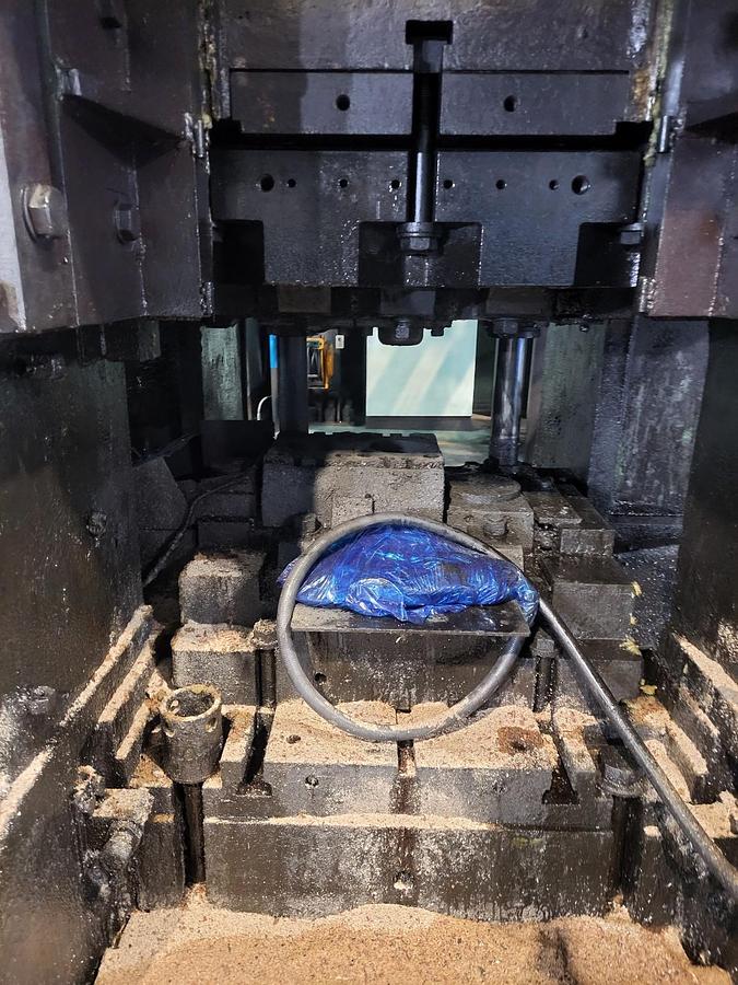 Used 1300 tons Press Hot Forging Hosung HFP-1300
