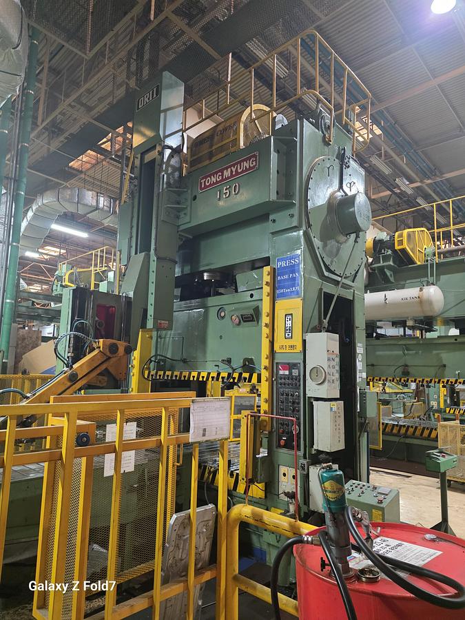 Used 300 tons Press Sheet Stamping Mechanical TongMyung