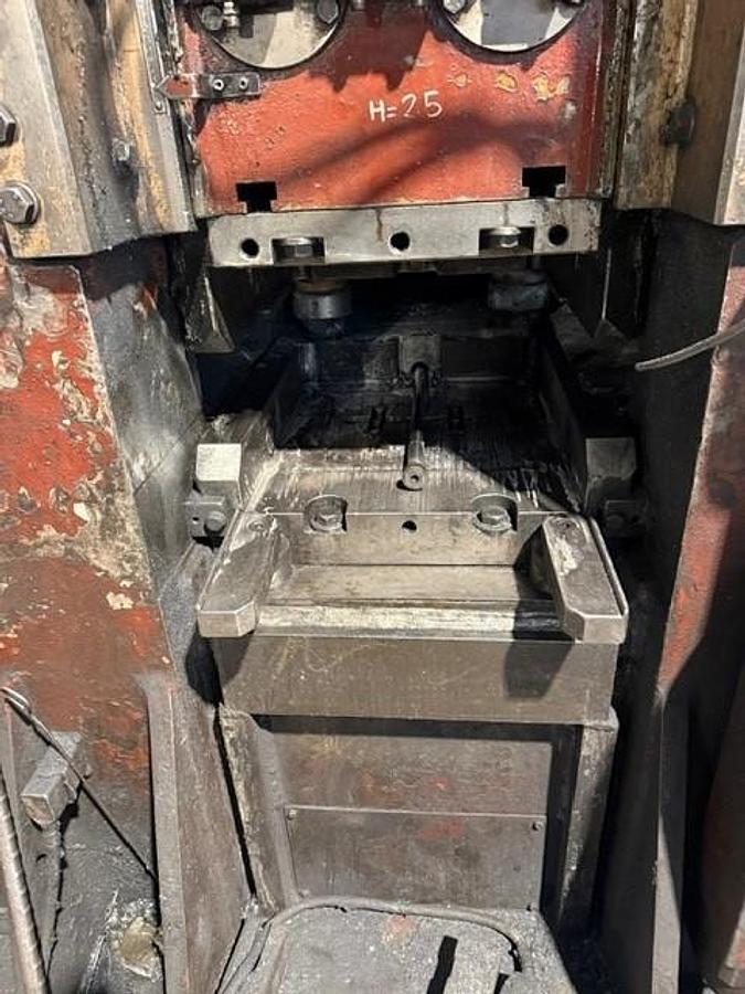 Used 650 tons Press Hot Forging Farina GAS650
