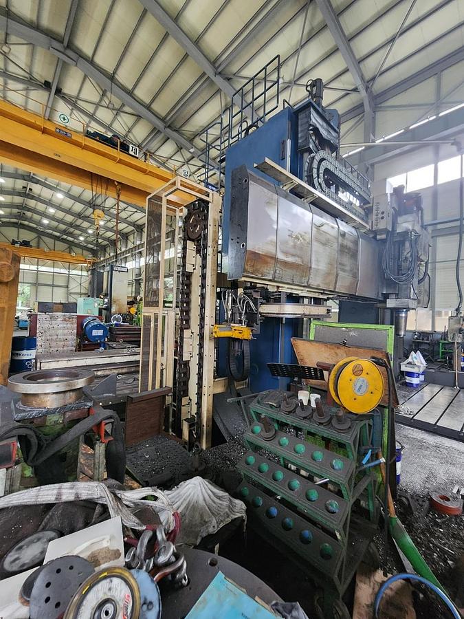 Used Face Machining Center HNK HR30