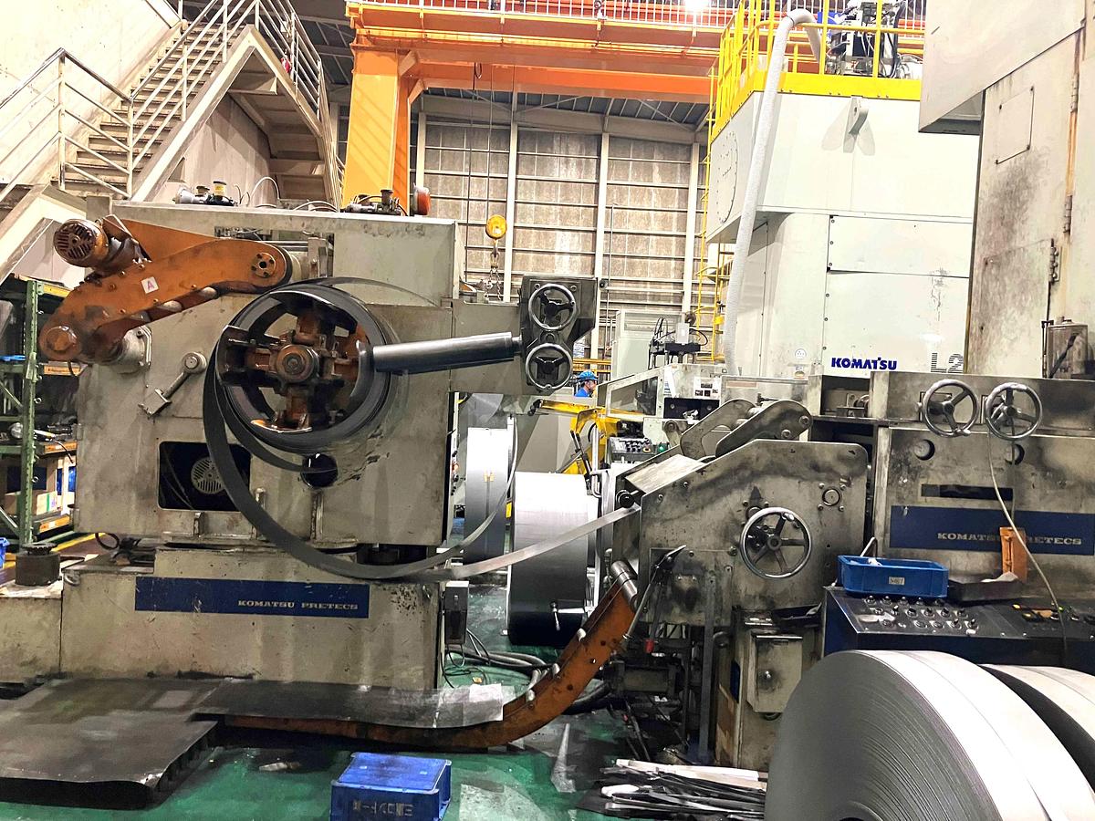 Used 300 tons Press Sheet Stamping Mechanical Komatsu E2M300