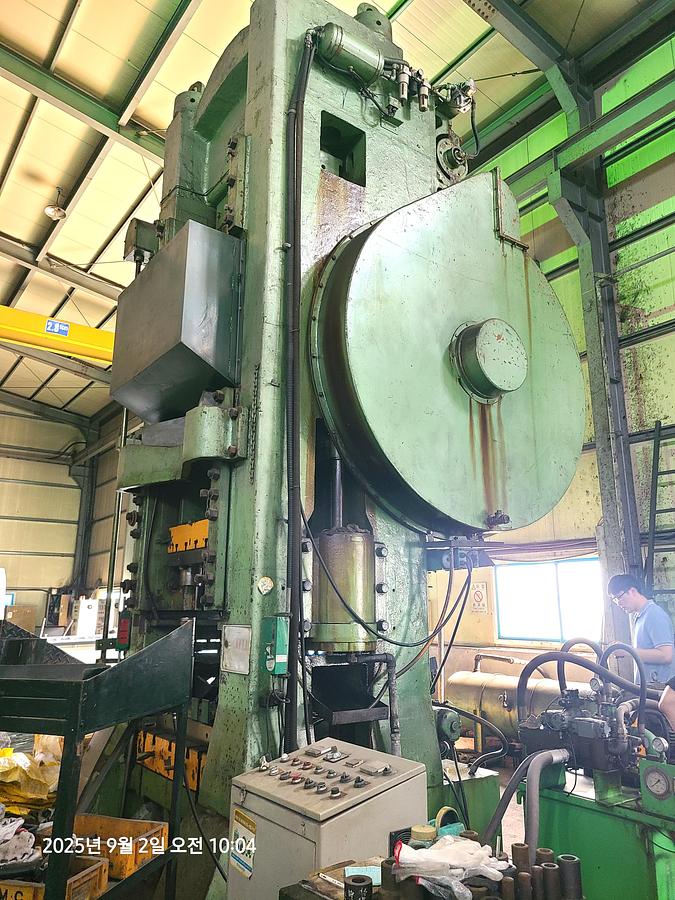 Refurbished 1000 tons Press Knuckle Joint Coining Cleveland
