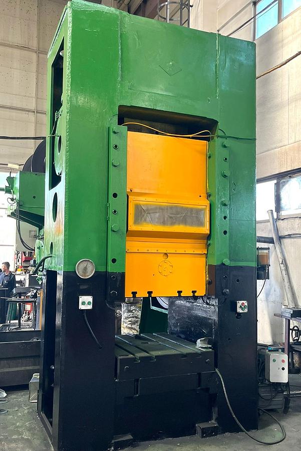 Used 1600 tons Press Knuckle Joint Coining Barnaul, Russia K8342
