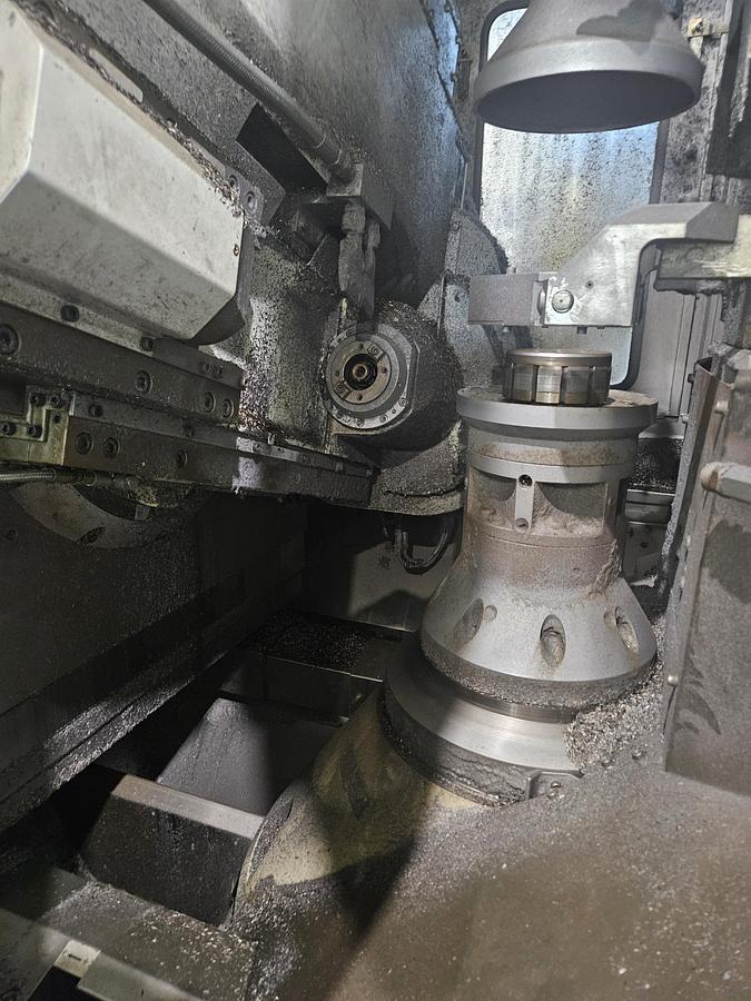 Used Gear Hobbing Machine CNC Hyundai HE-201LM