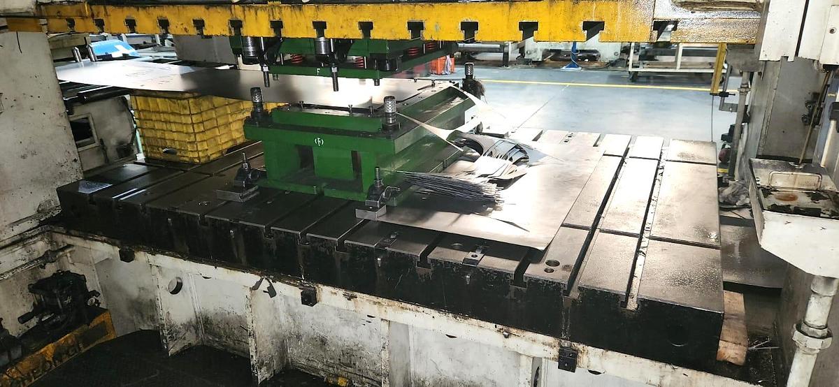 Used 300 tons Press Sheet Stamping Mechanical Simpac DAH-300