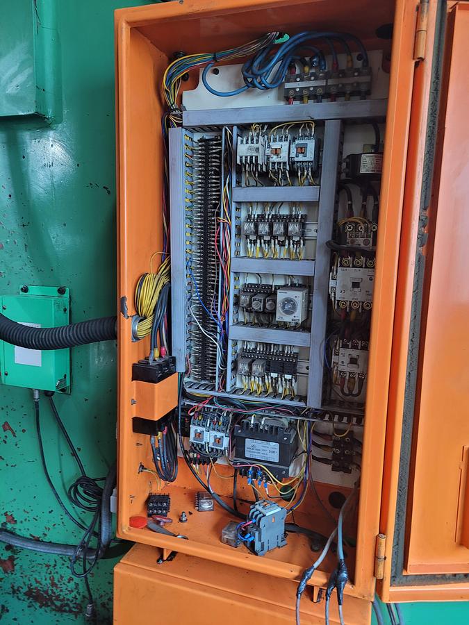 200 tons Press Trimming Dongwoo C-200