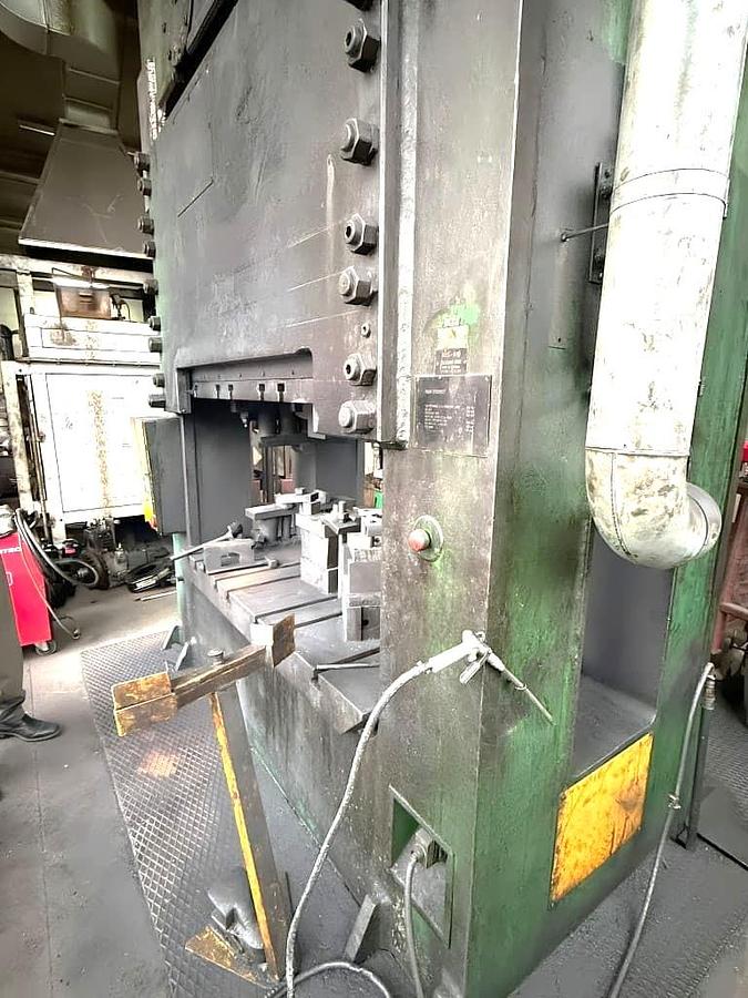 Used 630 tons Press Trimming Ravne KES630