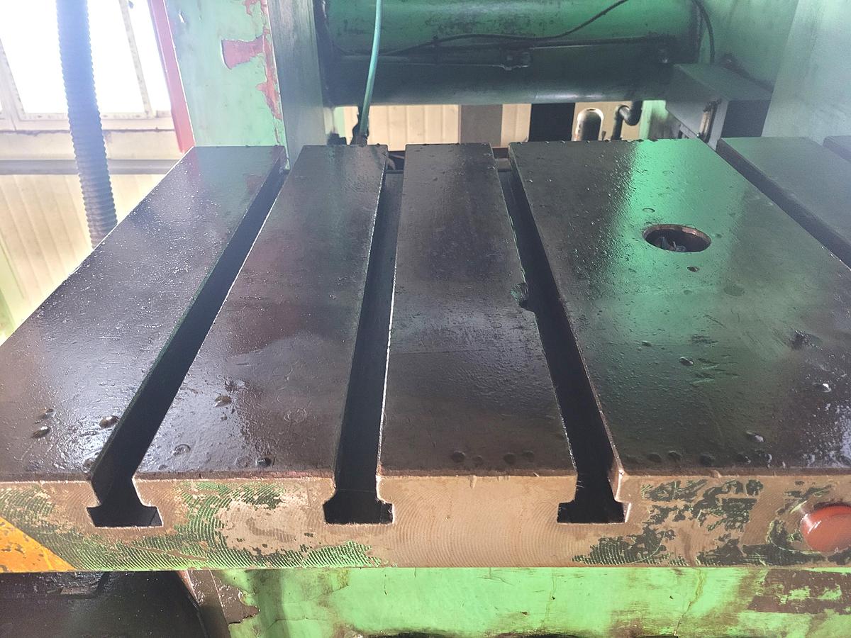 200 tons Press Trimming Dongwoo C-200