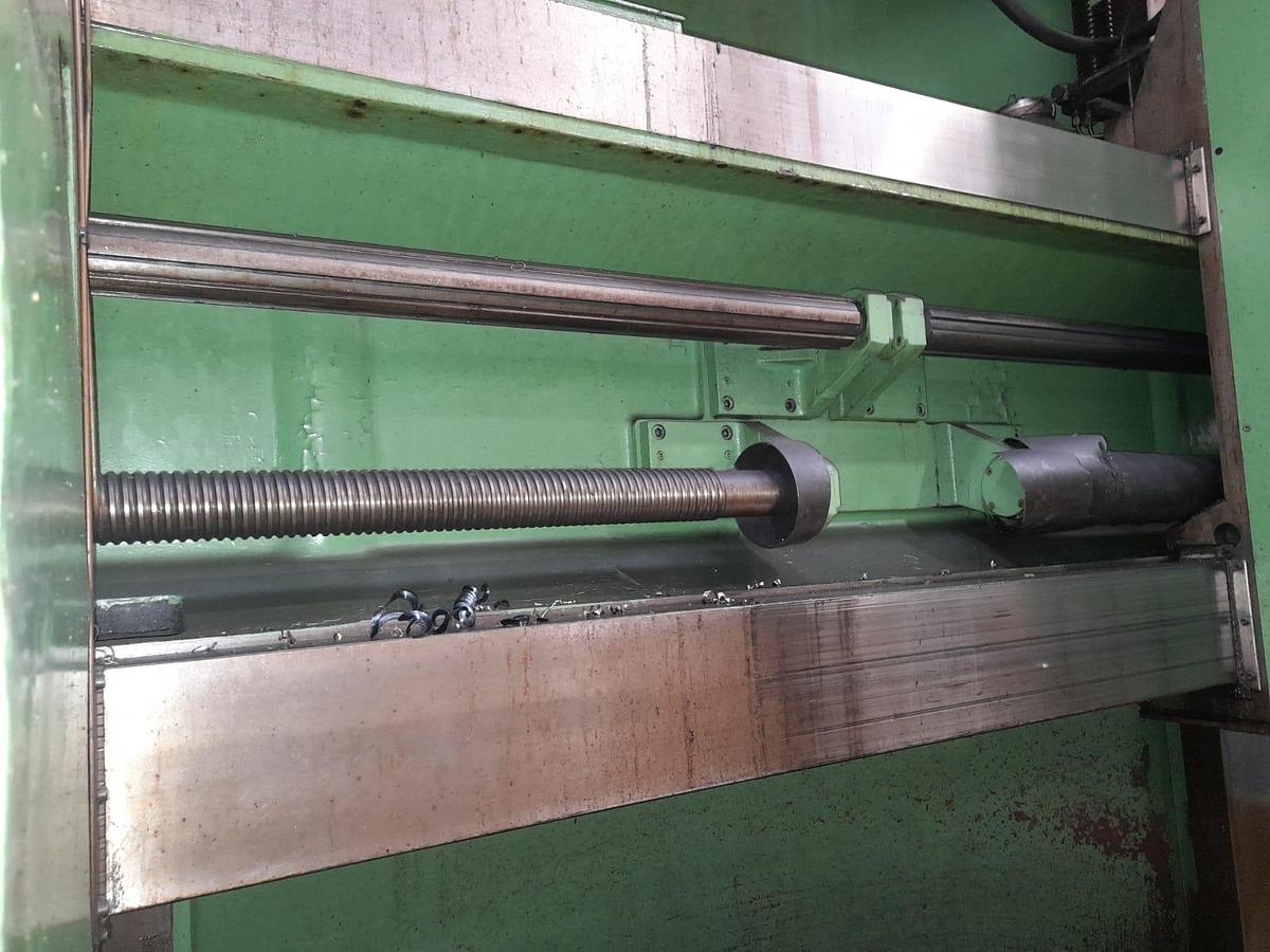 Used Lathe Vertical Turning Tos SKJ20A