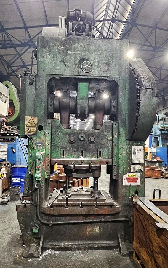 Used 315 tons Press Trimming Smeral LKO315