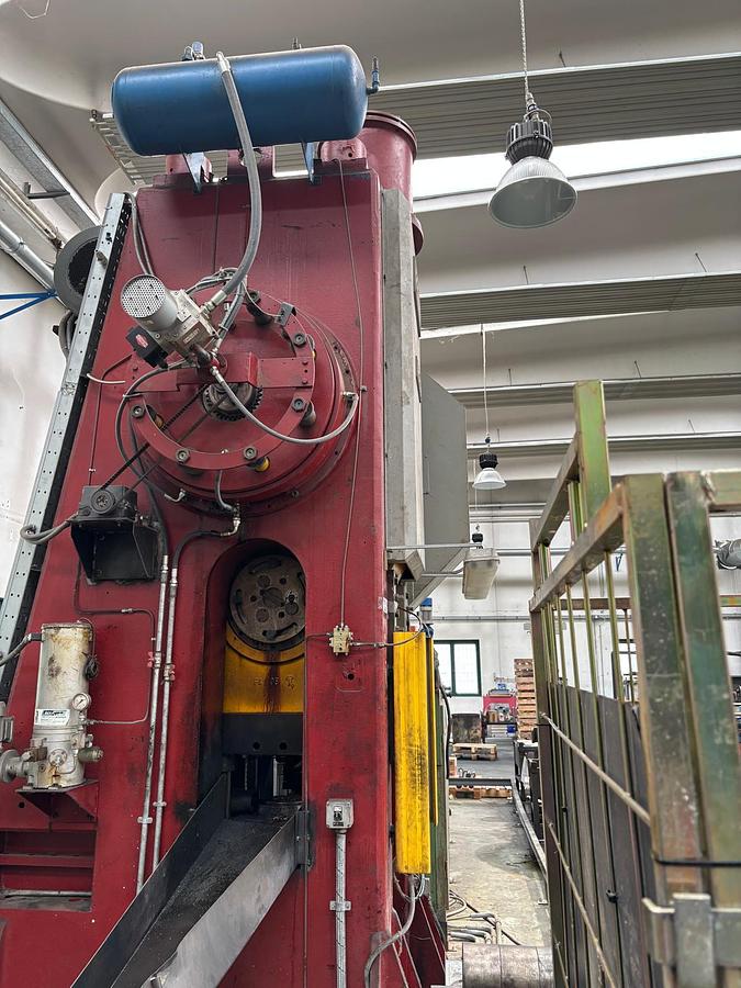 Used 650 tons Press Hot Forging Farina GAS650