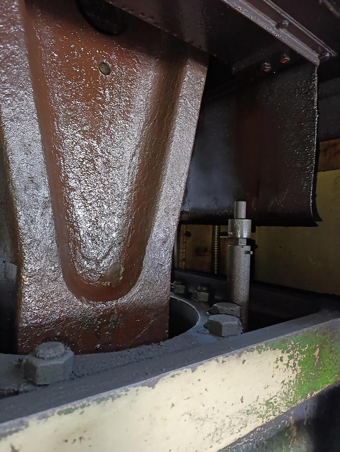 Used 400 tons Press Trimming TMP Voronezh Russia KA2536