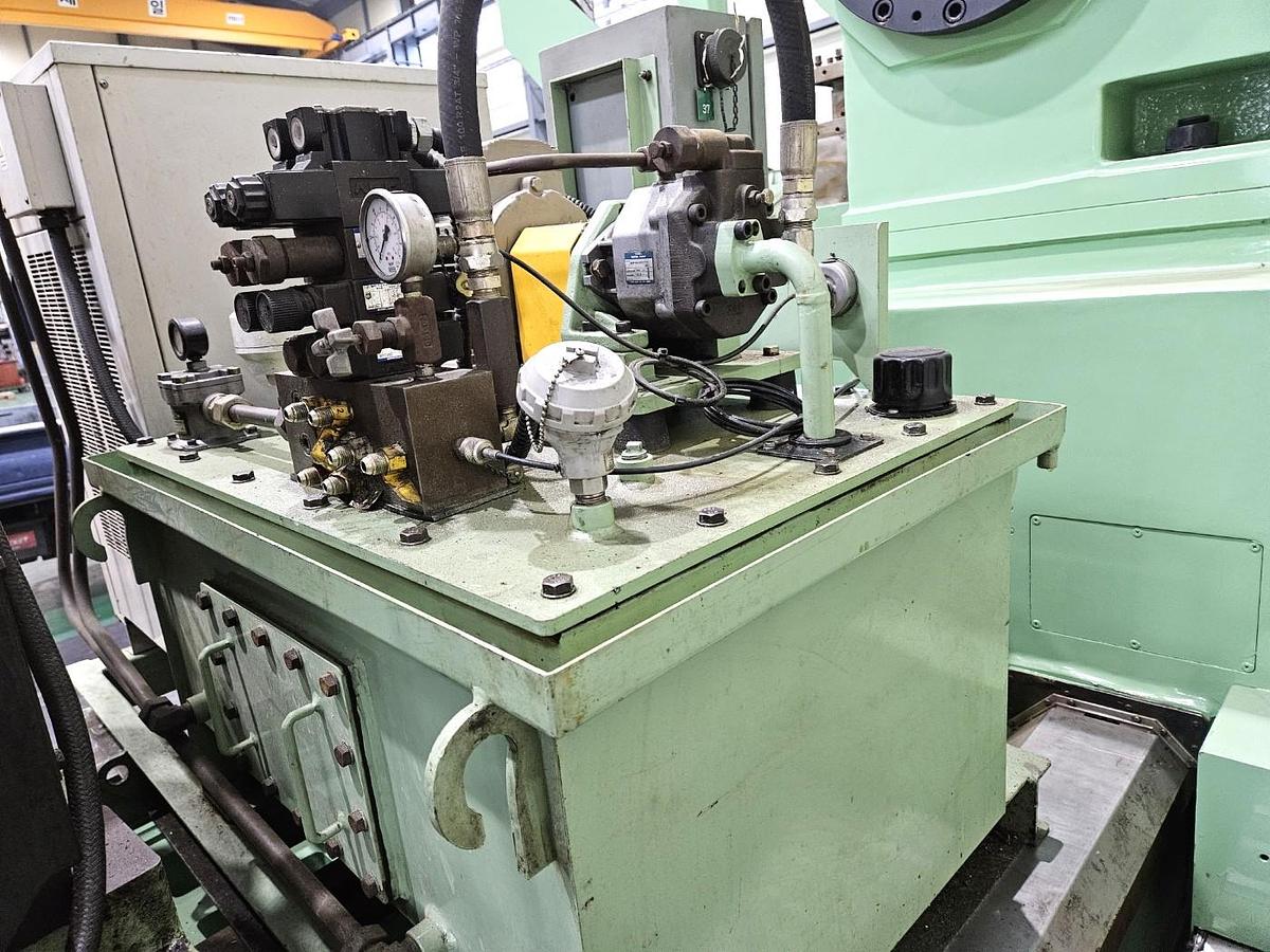 Used Lathe Heavy Duty CNC Hankook Dynaturn-20