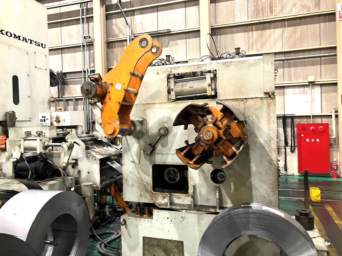 Used 300 tons Press Sheet Stamping Mechanical Komatsu E2M300
