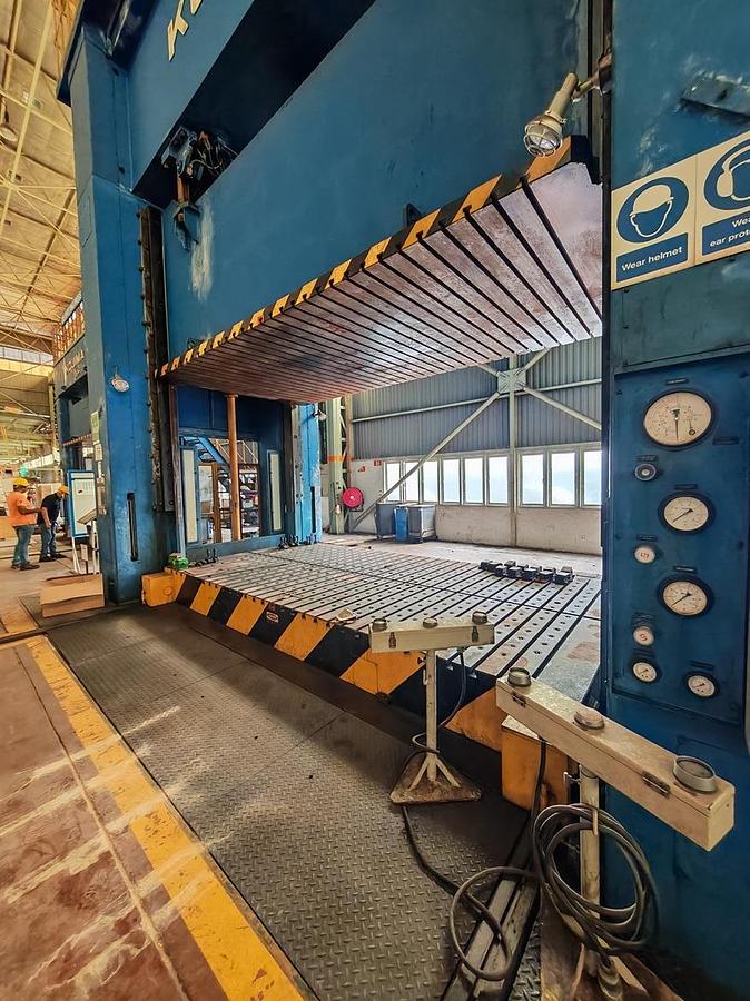 Used 1200 tons Press Sheet Stamping Hydraulic SMG Schuler