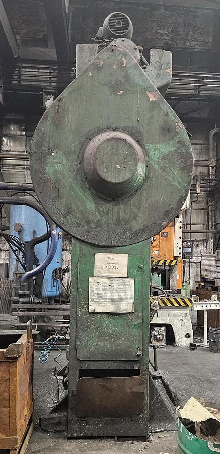 Used 315 tons Press Trimming Smeral LKO315