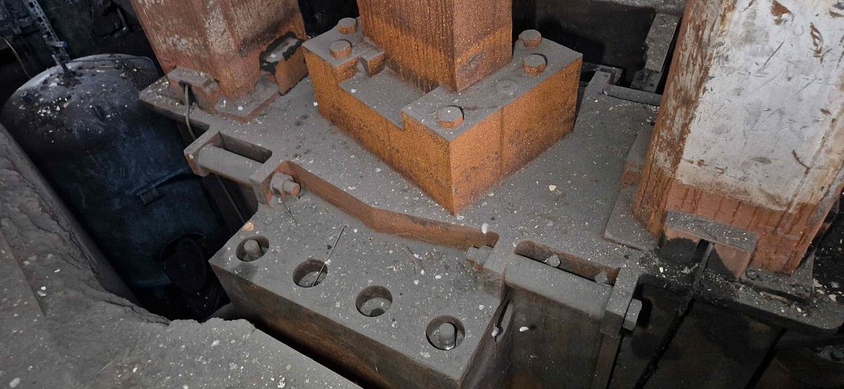 Used 800 tons Press Forging Open Die Hydraulic Schuler
