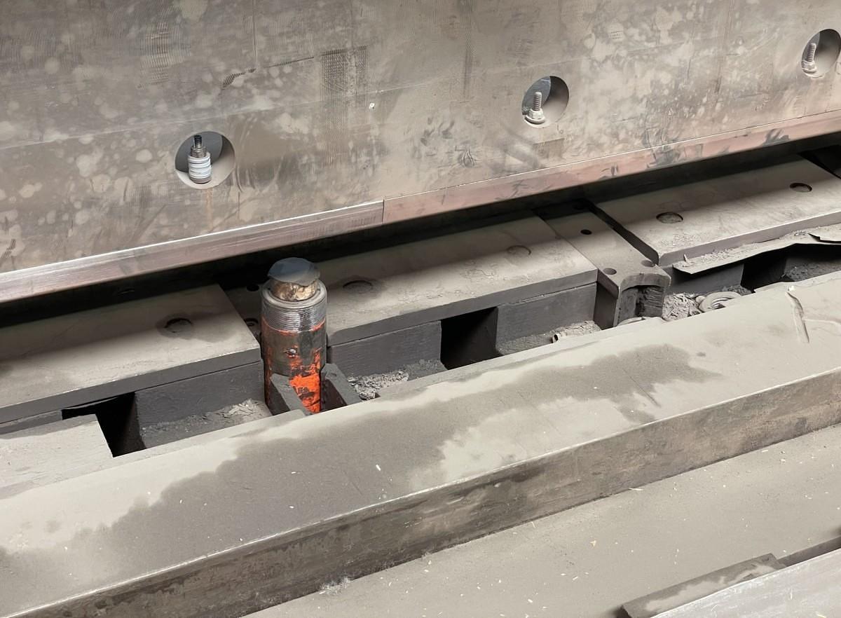 Used 3000 tons Press Brake Hydraulic CNC Aliko 12800 x 3000 to