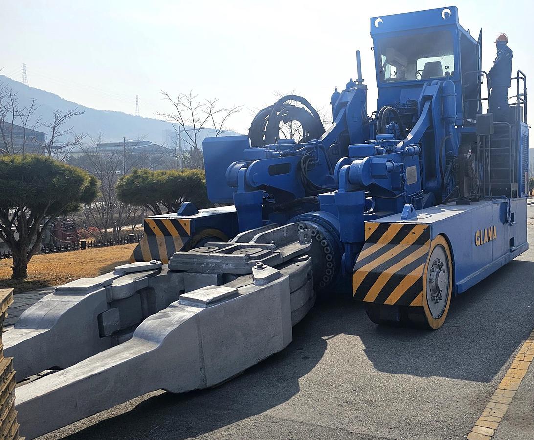 Used 20 tons Manipulator Glama