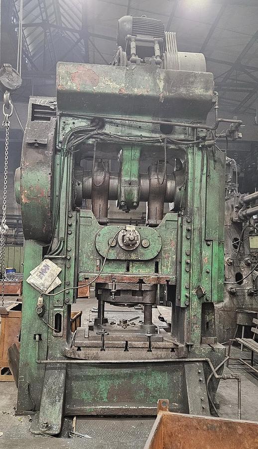 Used 315 tons Press Trimming Smeral LKO315