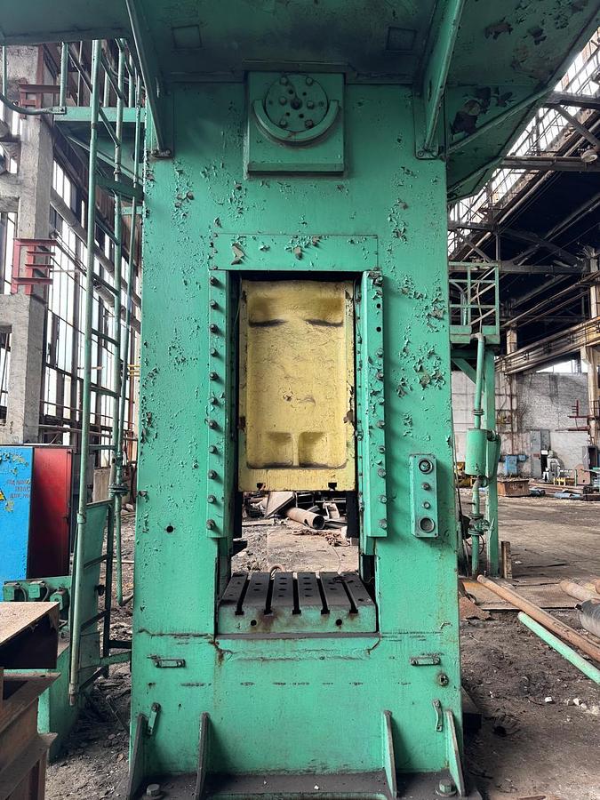 Used 250 tons Press Trimming TMP Voronezh Russia KA2534
