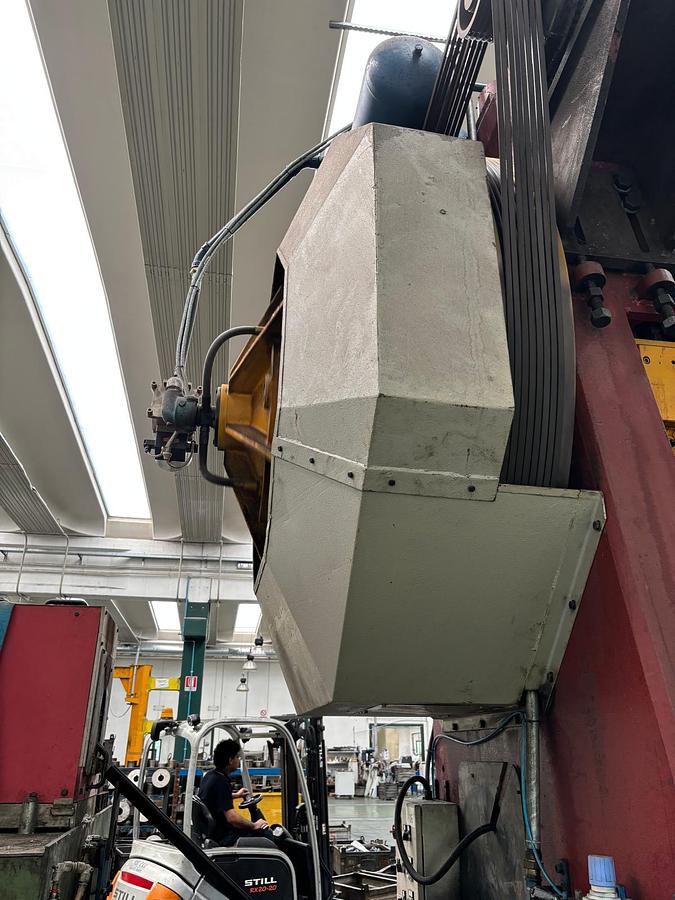 Used 650 tons Press Hot Forging Farina GAS650