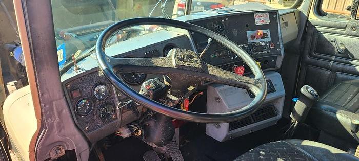 Used 1995 Mack Trucks, Incorporated RD690S