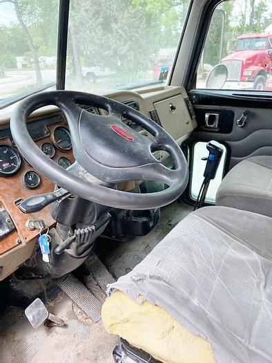 Used 2006 Peterbilt 4-Axle Concrete Mixer Truck