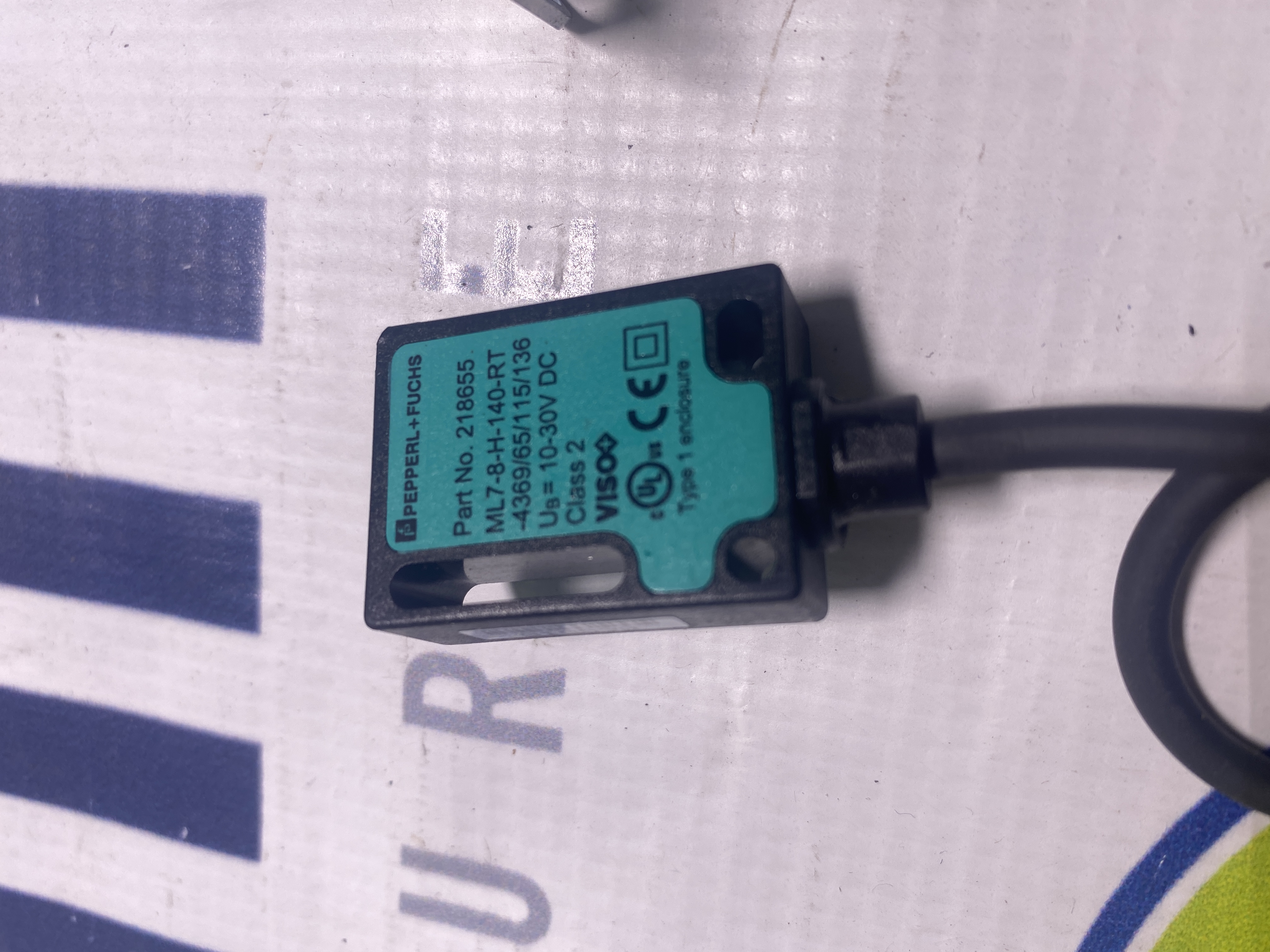 Pepperl+Fuchs ML7-8-H-140-RT-4369/65/115/136 Background Suppression Sensor w/ Bracket