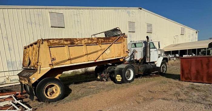 Used 1992 GMC TRUCK WITH END DUMP TRAILER