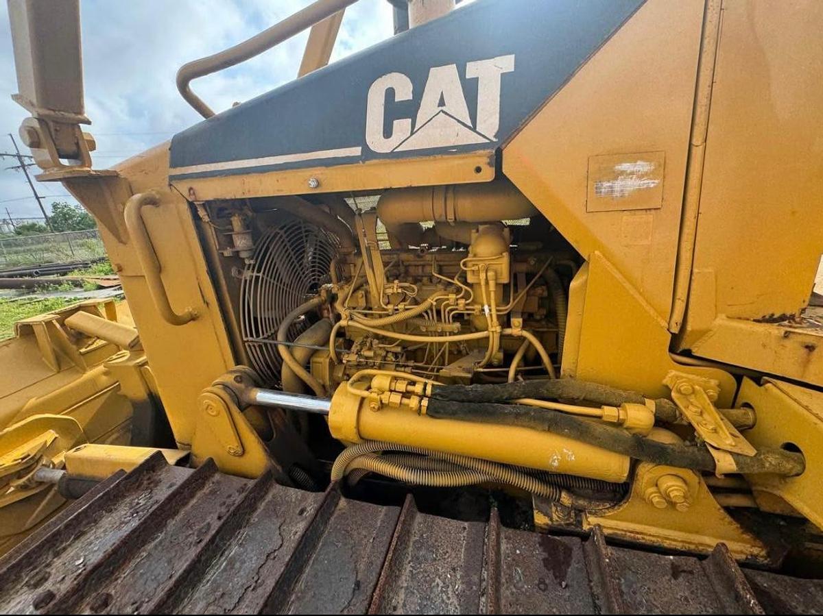 Used CAT D5G LGP WITH WINCH