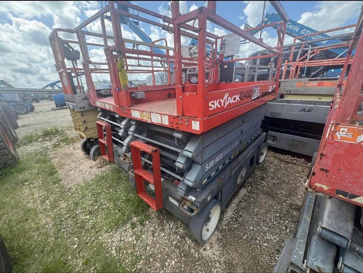 Used QTY OF 7 SCISSOR LIFTS
