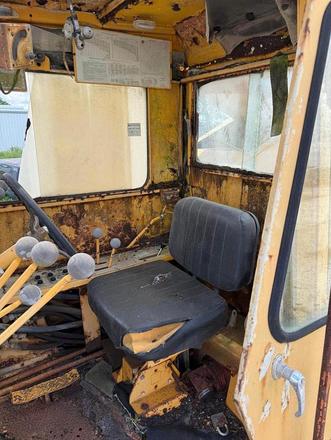 Used 1976 GROVE ROUGH TERRAIN CRANE