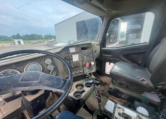 Used 1999 INTERNATIONAL 4,000 GALLON WATER TRUCK