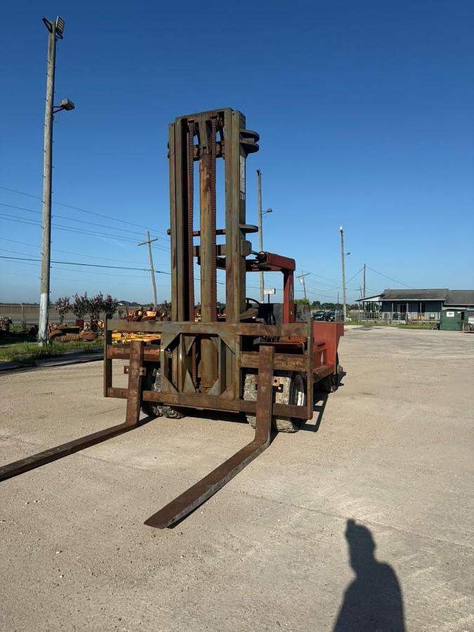 Used TAYLOR WPY-25-OF FORKLIFT