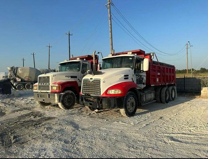 Used PAIR OF 2005 MACK TRUCKS