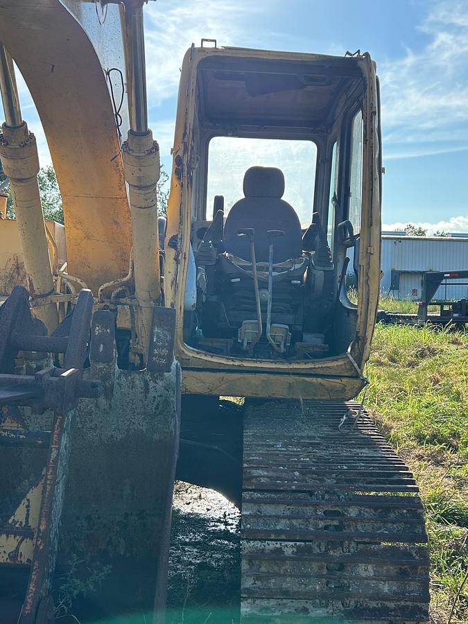 Used 2000 JOHN DEERE 120