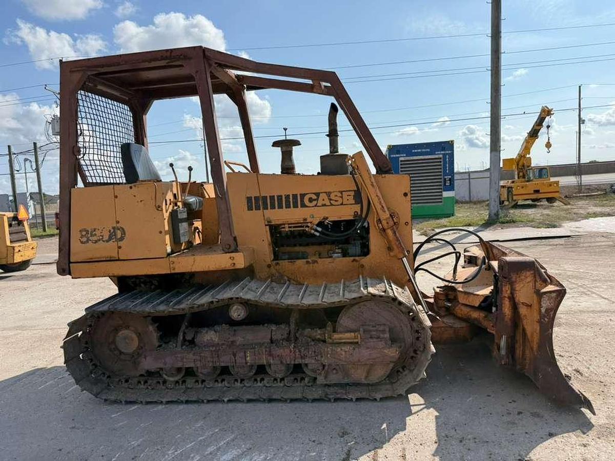 Used CASE 850D