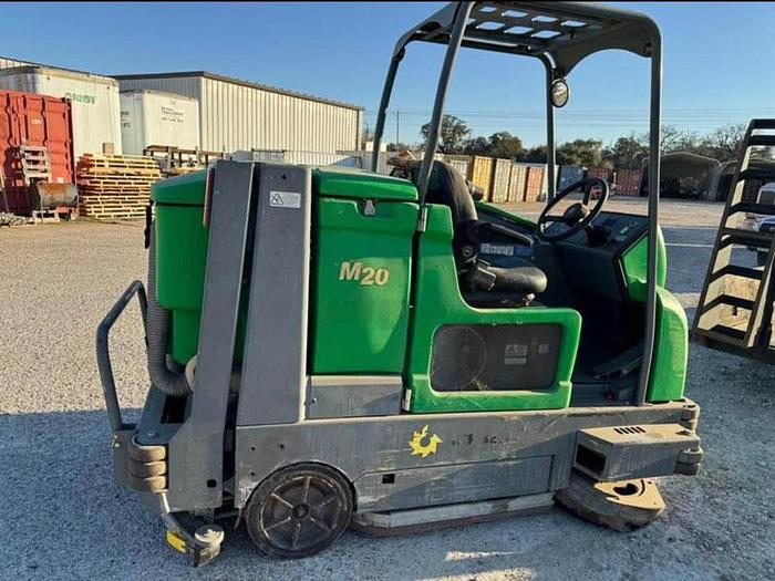 Used 2015 TENNANT M20 RIDE ON SWEEPER