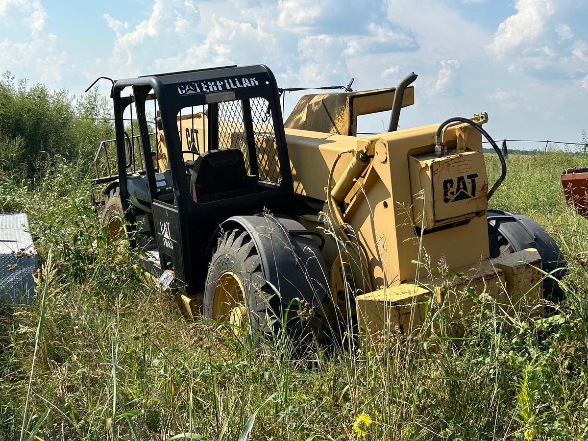 Used 2004 CAT TH 83