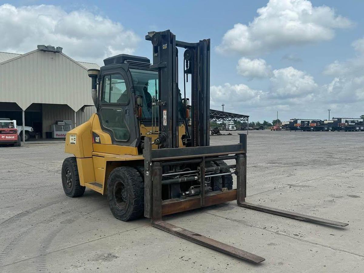 Used 2012 CAT FORKLIFTS